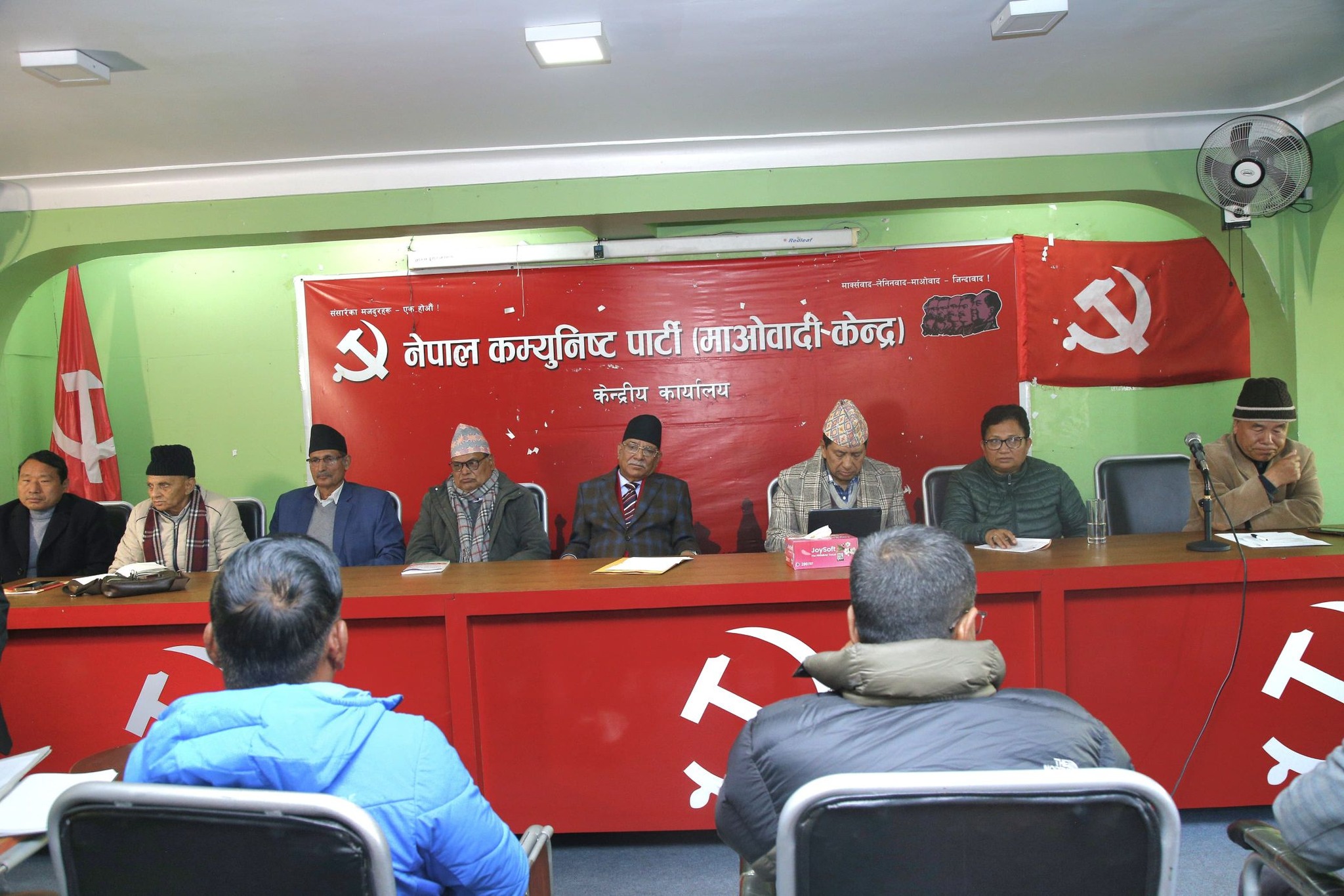 जागरण अभियान स्थगित गरेर काठमाडौं आए प्रचण्ड, बोलाए पदाधिकारी बैठक