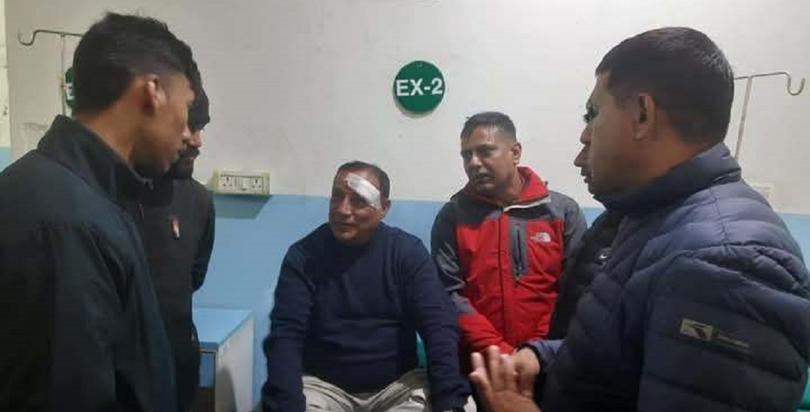पूर्वमुख्यमन्त्री उद्धव थापामाथि कुटपिट