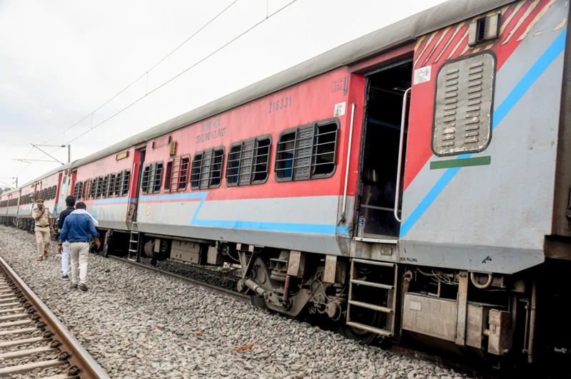 भारतमा रेल दुर्घटना : मृत्यु भएका ७ नेपालीको सनाखत (नामसहित)