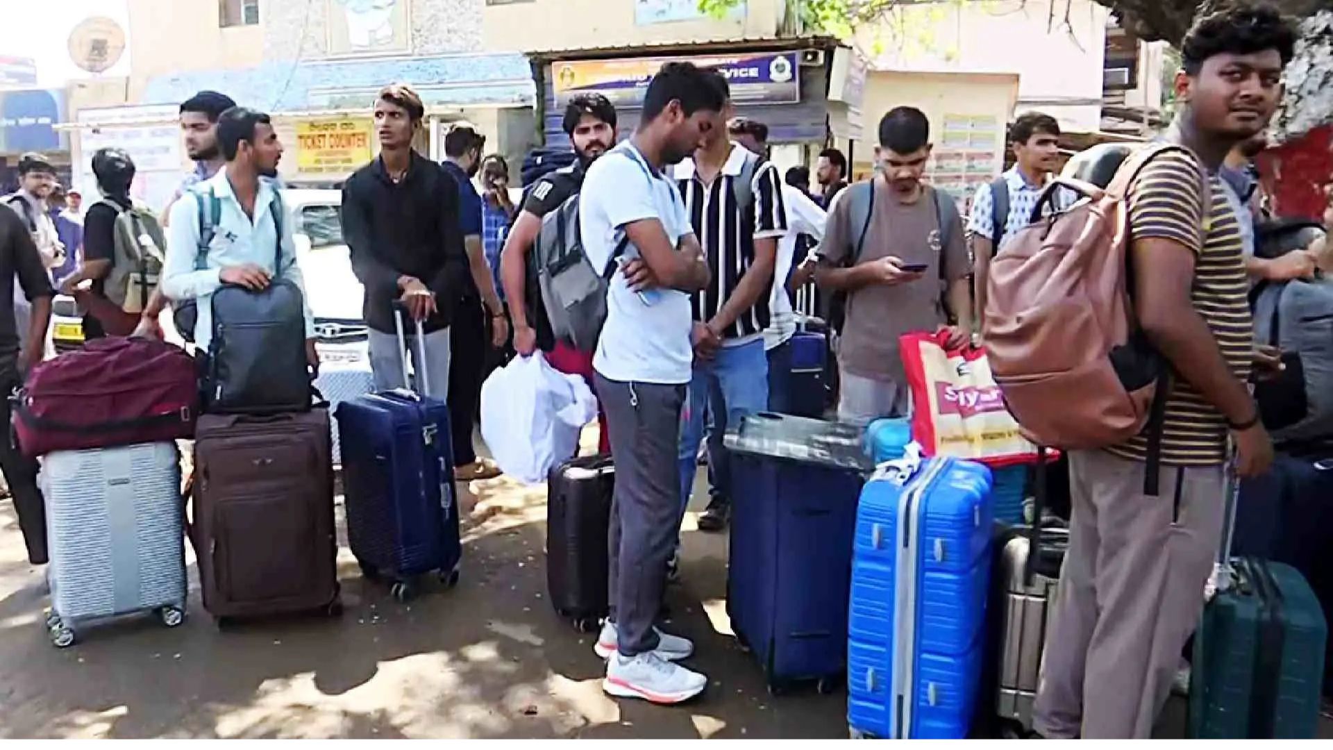 विश्वविद्यालयले फकाउँदै बोलाए पनि १ सय २६ नेपाली विद्यार्थी स्वदेश फर्किए