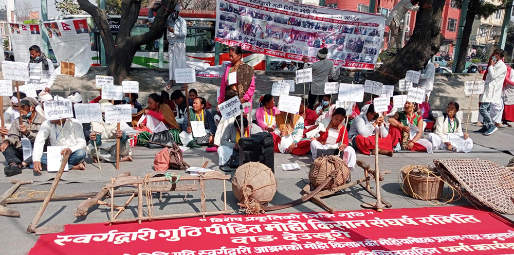 बानेश्वरमा प्रहरी र प्रदर्शनकारीबीच झडप : डीएसपी घाइते, १२ जना पक्राउ