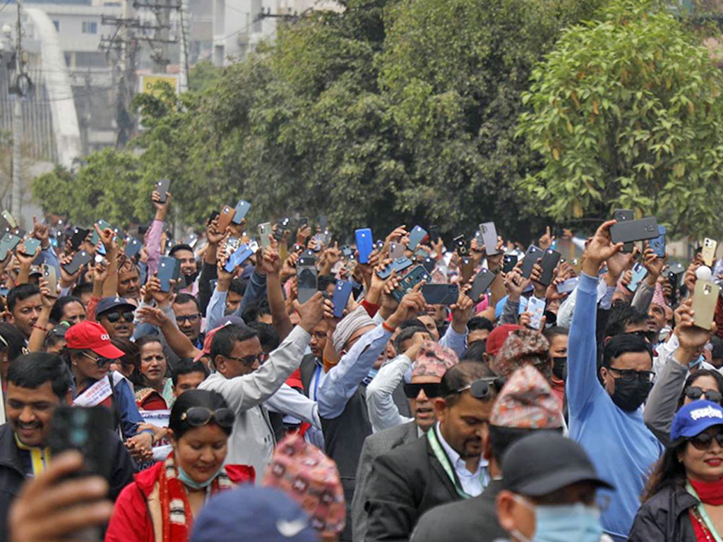 सर्वोच्चले भन्यो– आन्दोलनरत शिक्षकहरूलाई ३ दिनभित्र विद्यालय फर्की पठनपाठन गर्ने वातावरण सुनिश्चित गर्नू*