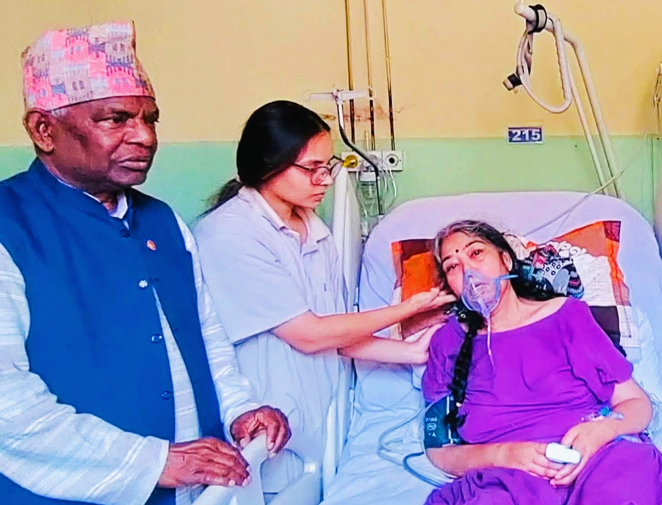 एमाले नेता लालबाबु पण्डितलाई पत्नीशोक