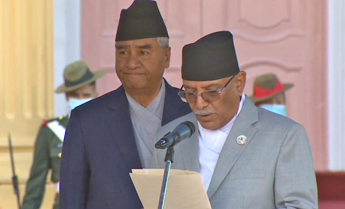 ४४औं प्रधानमन्त्रीका रुपमा प्रचण्डले लिए सपथ