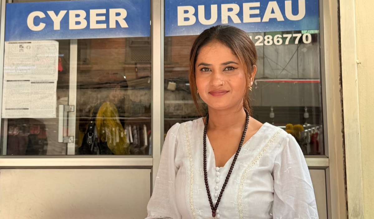 गायिका एलिना चौहान पुगिन् साइबर ब्युरो