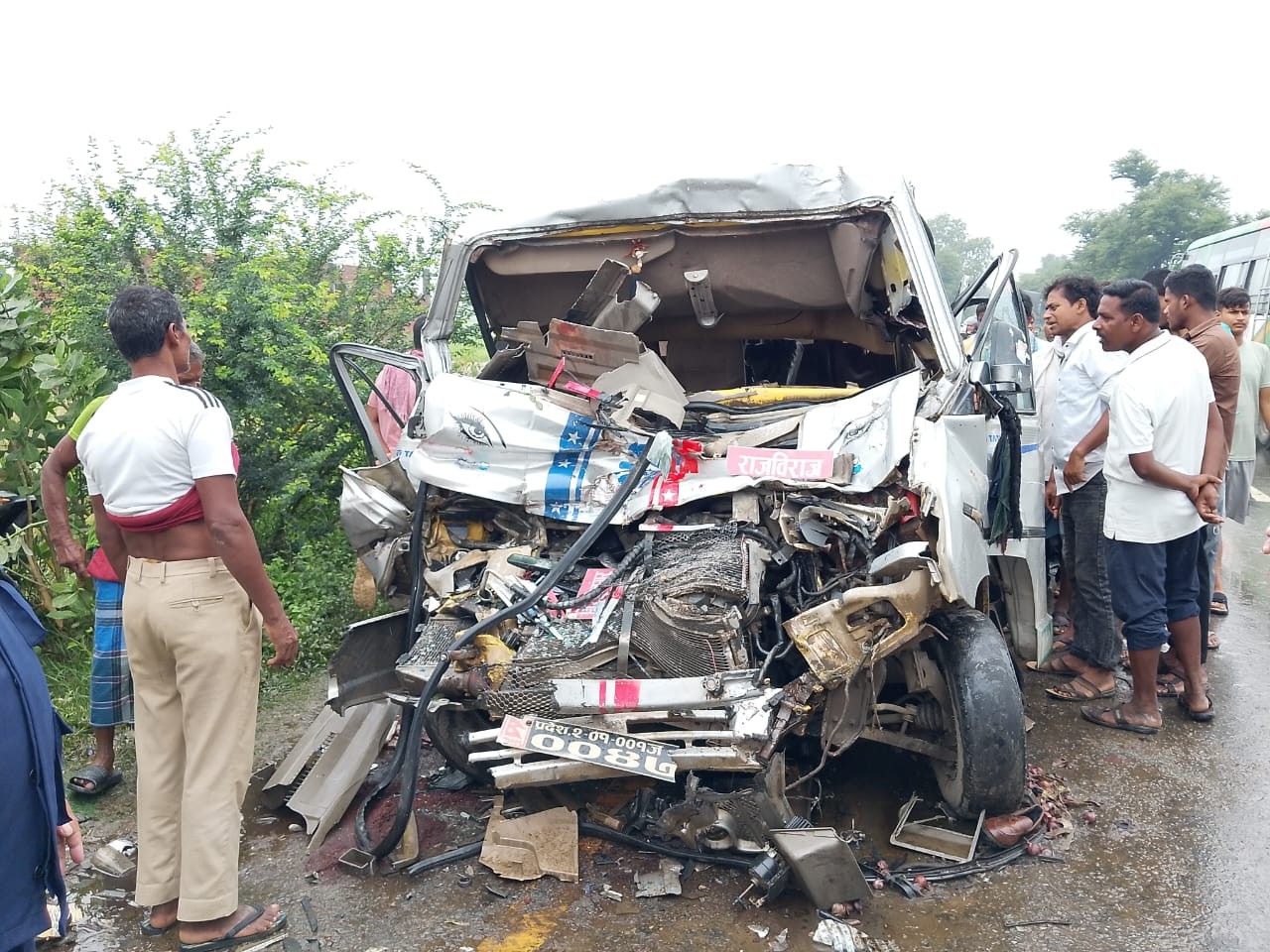 सवारी साधन दुर्घटना हुँदा तीनको मृत्यु, १५ जना घाइते