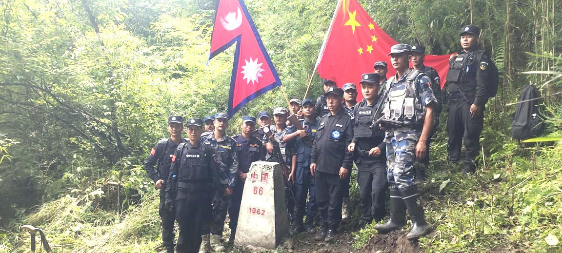 सशस्त्र र चिनियाँ प्रहरीको संयुक्त टोलीद्वारा सीमास्तम्भ निरीक्षण
