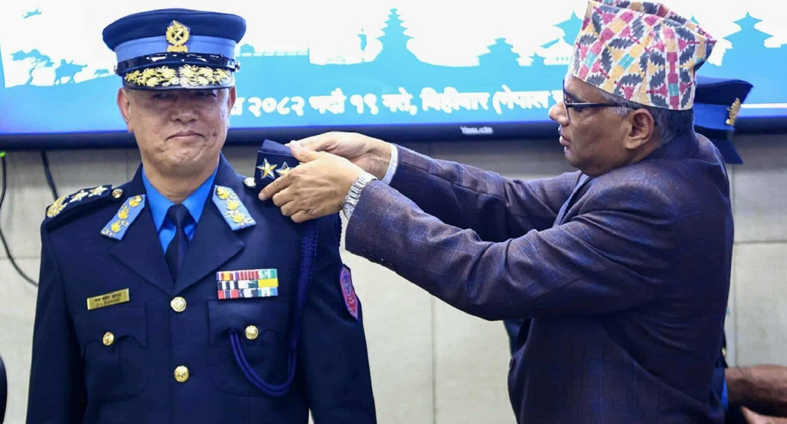 आईजीपी चन्द्रकुवेर खापुङलाई दर्ज्यानी चिह्न, आजै कार्यभार सम्हाल्ने