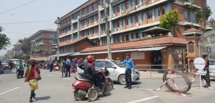 सिंहदरबारभित्रै छिरे प्रदर्शनकारी
