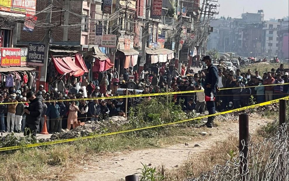 नयाँ बसपार्क नजिकै सडकमा भेटियो लुगामा पोको पारेर फालेको शव