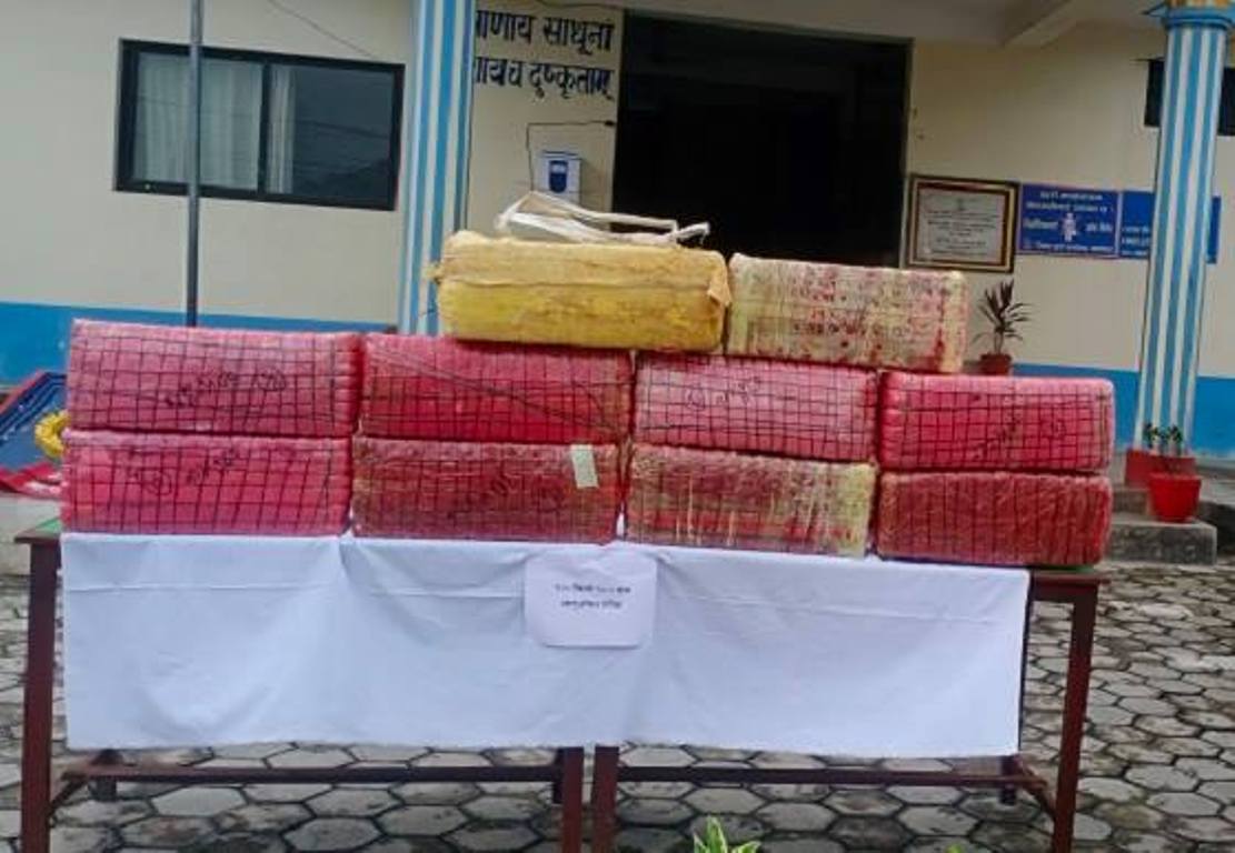 एम्बुलेन्सबाट ५१ किलो गाँजा बरामद