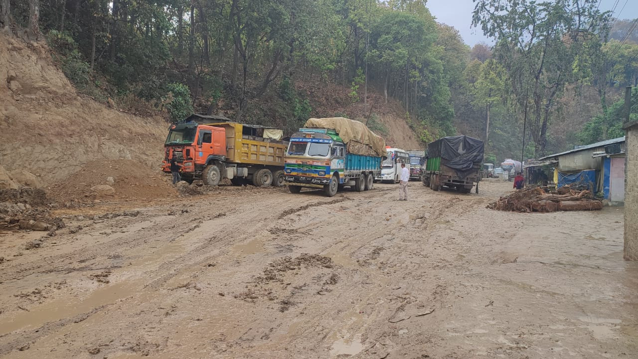 तीन दिनदेखि अवरुद्ध दाउन्ने खण्ड अझै सहज हुन सकेन