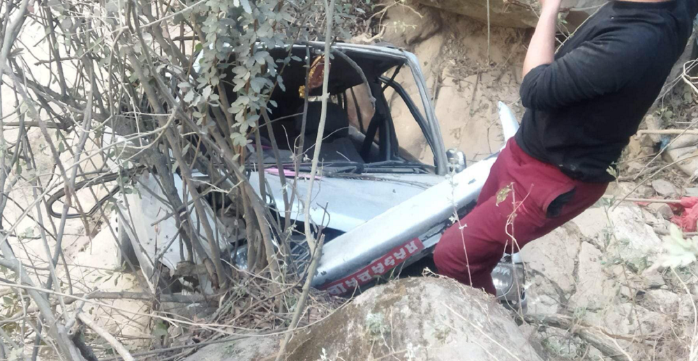 भ्युटावर क्षेत्र घुमेर बुटवल फर्कँदै गरेको कार दुर्घटना, ३ जनाको मृत्यु