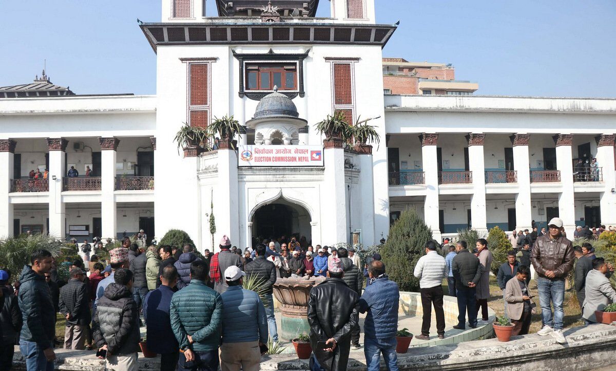 आधिकारिकता दाबी गर्दै कार्यवाहक सभापति खड्काले बुझाए आयोगमा विवरण