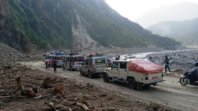 बीपी राजमार्गमा सवारी आवागमन बन्द