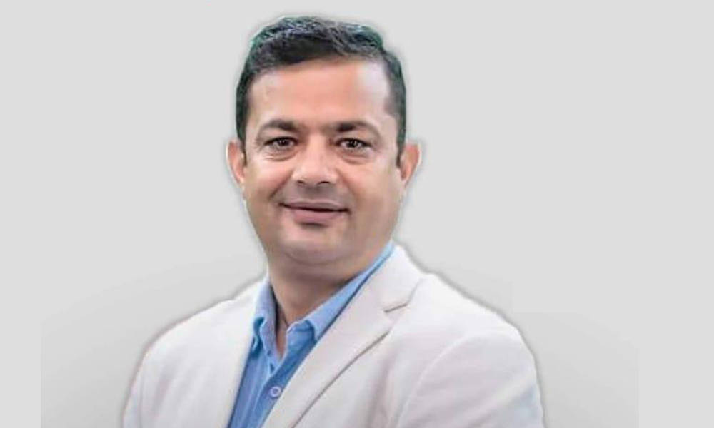 स्वास्थ्यमन्त्री गिरी दादुराको प्रकोप फैलिएको क्षेत्र जाँदै