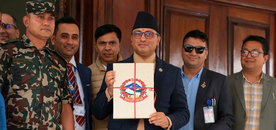 बजेटको ब्रिफकेस बोक्ने चलन तोडियो