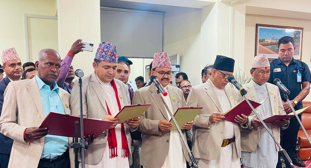 लुम्बिनीका ५ नयाँ मन्त्रीले लिए शपथ