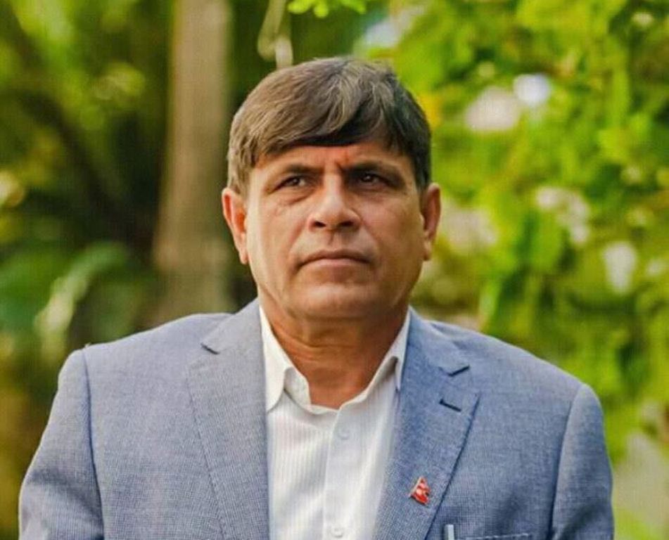 नेता घनश्याम भुसाल सवार कार दुर्घटना