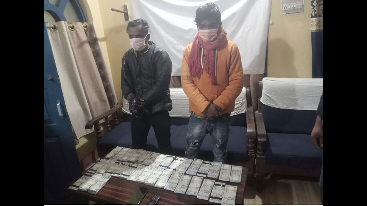 नक्कली रुपैयाँसहित दुईजना पक्राउ