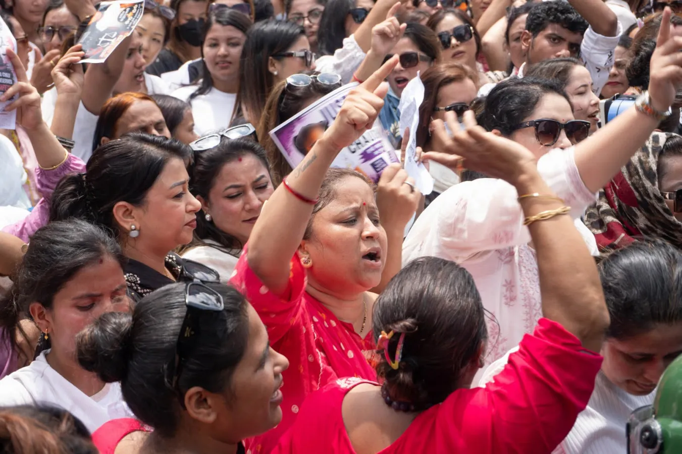 बलात्कारपछि हत्या गरिएकी बालिकाको बुबा-आमा वार्ताका लागि काठमाडौं आउँदै