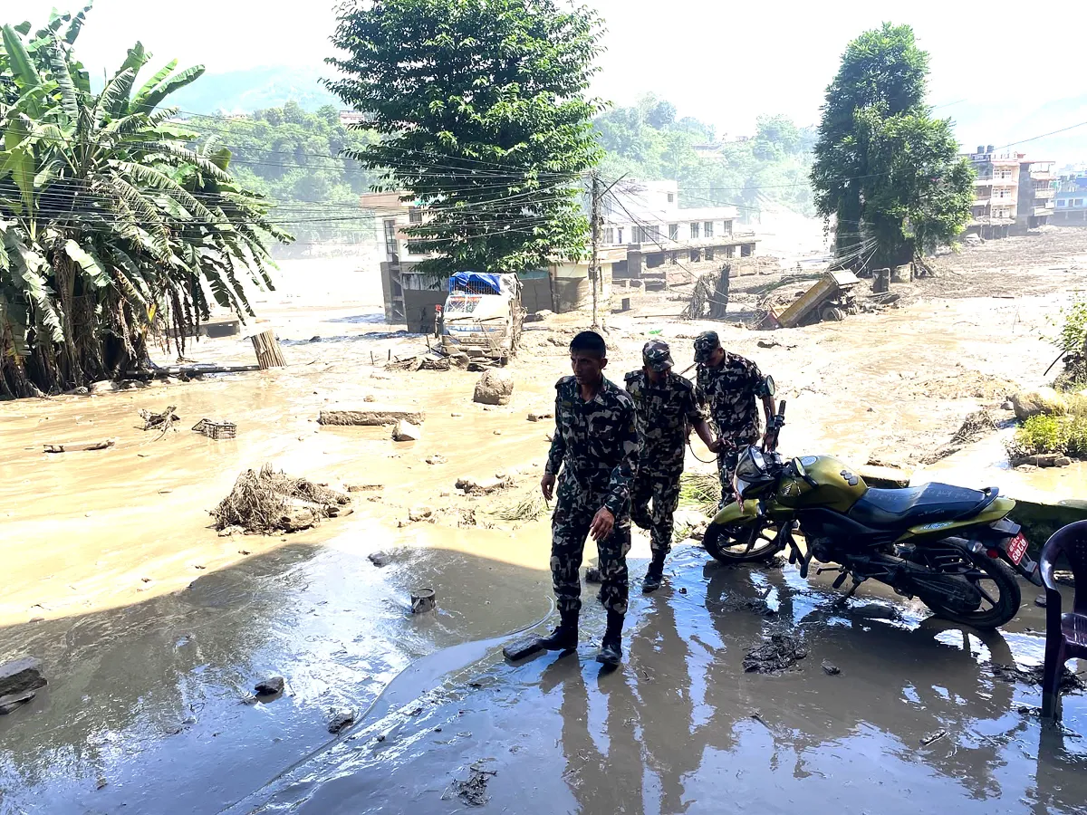 नेपाली सेनाका ४ सहित १२ हेलिकोप्टर उद्धारका लागि परिचालन