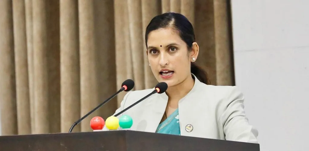 प्रतिनिधिसभामा पुग्यो सुत्केरीलाई ६ महिना र श्रीमान्लाई ४२ दिन बिदाको प्रस्ताव