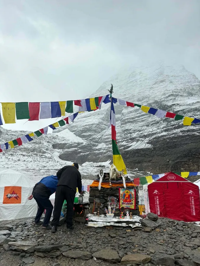 धवलागिरि हिमाल आरोहण टोली फर्कियो