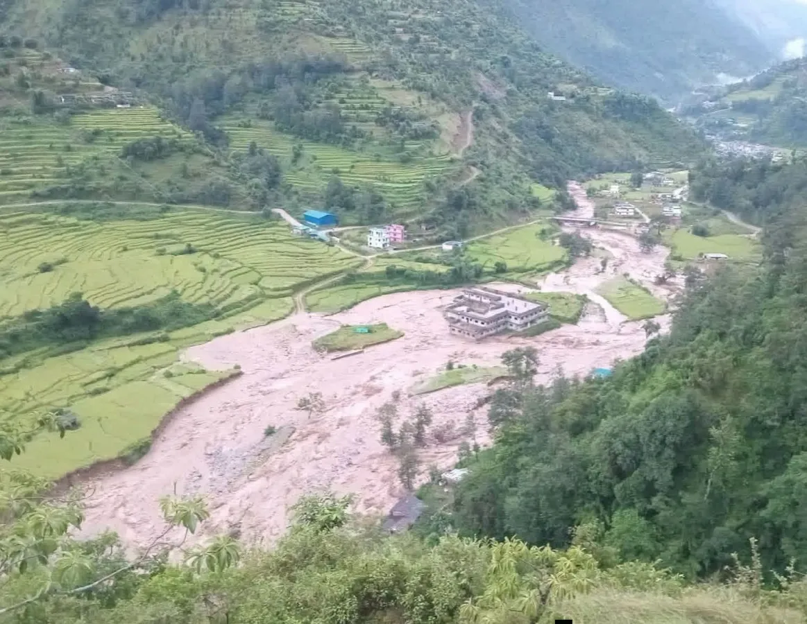 बागलुङको निसीखोलामा पहिरोले घर पुरिँदा ४ जना बेपत्ता