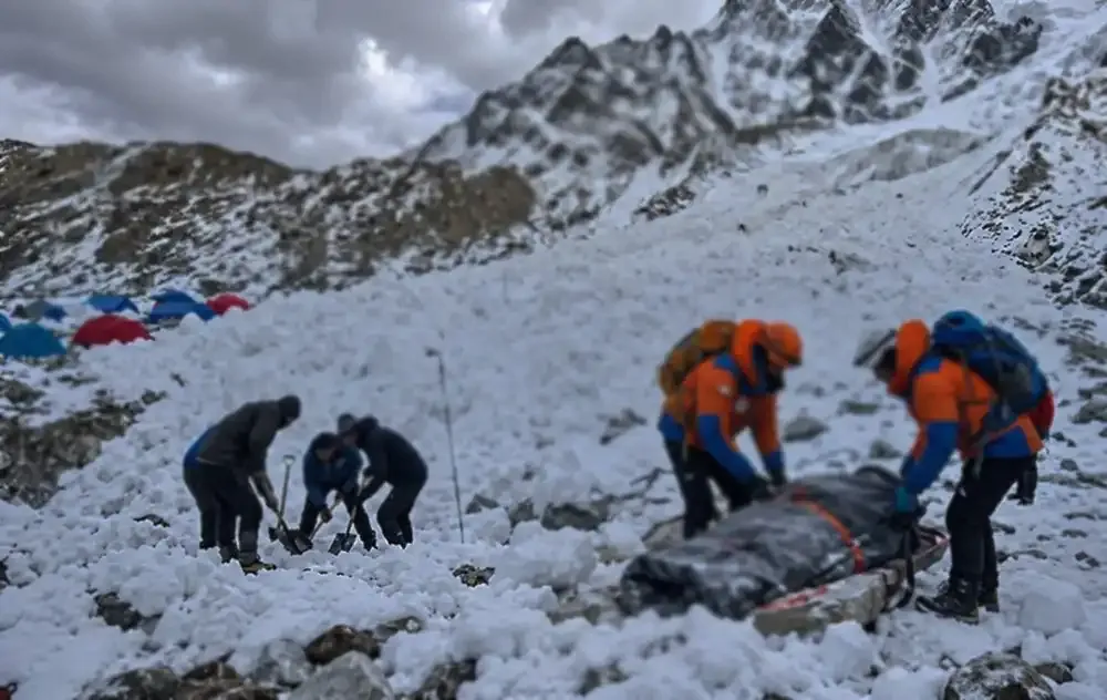 हिमलुङ हिमपहिरोमा परी गोरखाका दुई जना बेपत्ता
